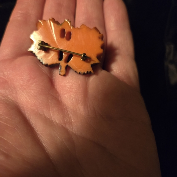 Vintage Art Deco Carved Bakelite Double Rose Brooch-Deep Amber Orange - Picture 5 of 9